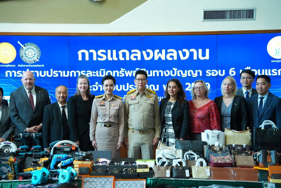 รัฐบาลผนึก-“เศรษฐกิจ-ความมั่นคง-ยุติธรรม”-ปราบสินค้าละเมิดฯ-6-ด-จับ-332-คดี-ยึดกว่า-13-ล้านชิ้น-มูลค่าเสียหายทะลุ-23-พันล.