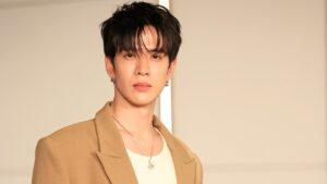 น่ารักเป็นเหตุ “ฟิล์ม ธนภัทร” แจงคลิปจูบปาก “อินทนนท์” สนิทกันจูบซ้ำได้