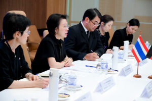 ปลัดกระทรวงการต่างประเทศพบหารือกับรัฐมนตรีกระทรวงเศรษฐกิจ การคมนาคม การเกษตร และการปลูกองุ่นเพื่อผลิตไวน์ แห่งรัฐไรน์แลนด์-พาลาทิเนต เยอรมนี – กระทรวงการต่างประเทศ