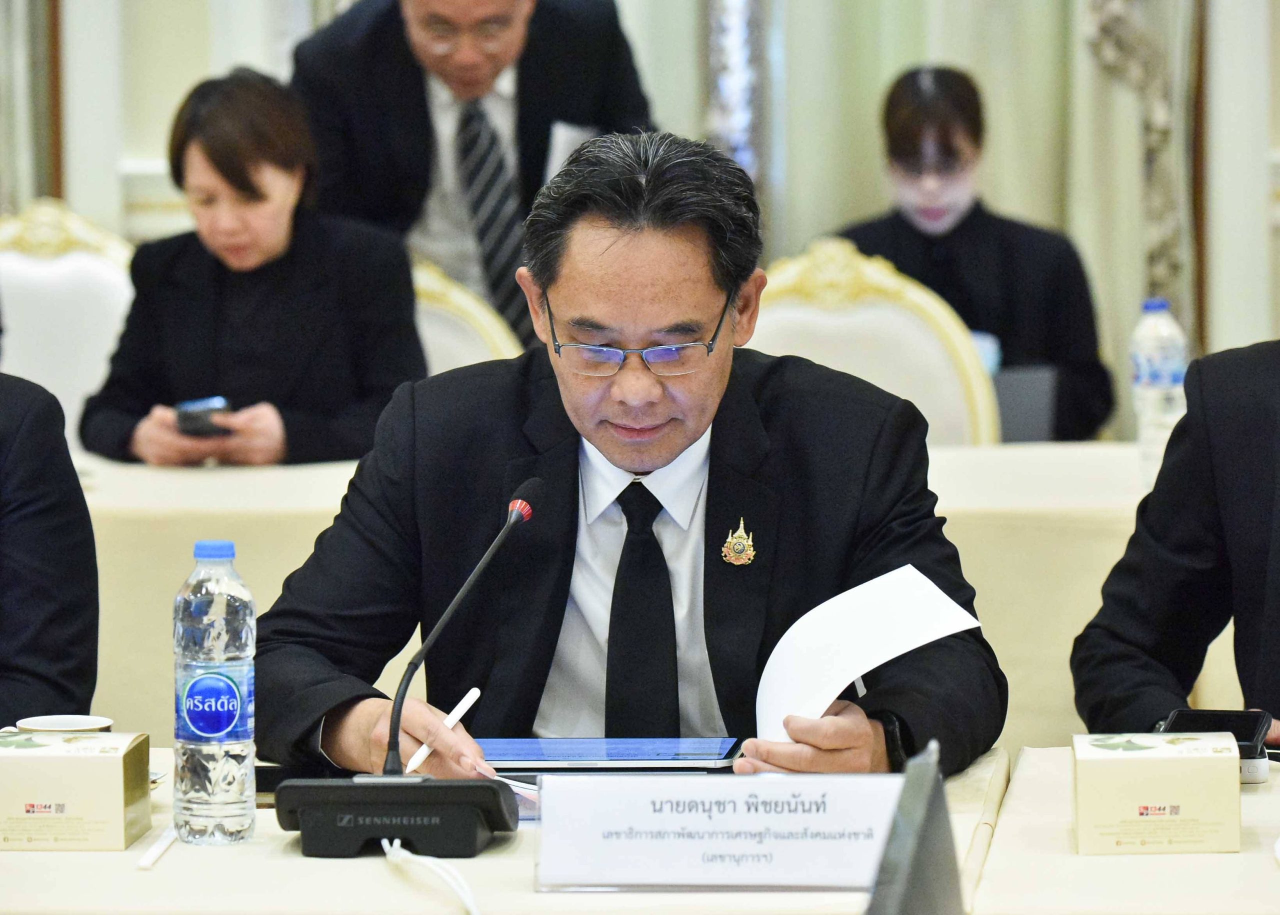 สภาพัฒน์-ขอรอความชัดเจนสถานการณ์ตอ.กลางก่อนทบทวน-gdp-:-อินโฟเควสท์